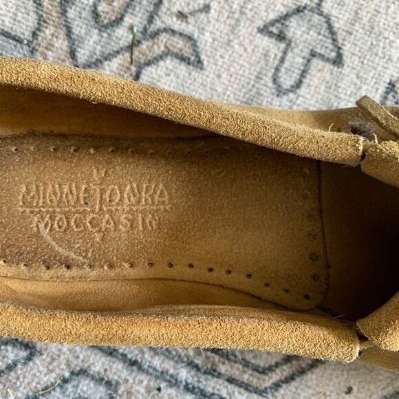 Minnetonka Moccasin Shoes Size 7.5 Tan - Picture 4 of 4